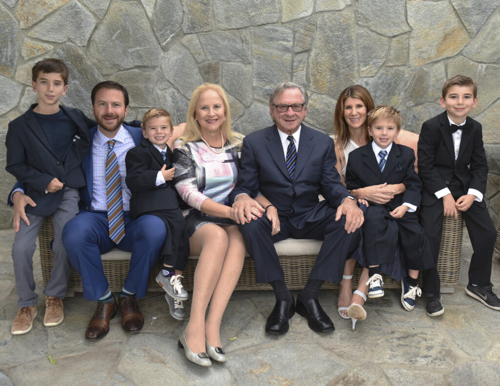 1_larraine_segil_fam_port_web 1_larraine_segil_fam_port_web